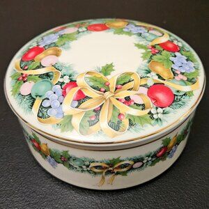 Mikasa Porcelain Round Covered Box "Christmas Bouquet"  UT071/683